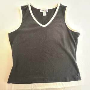 Limited Too Y2K Girls Black V-Neck Crop Top